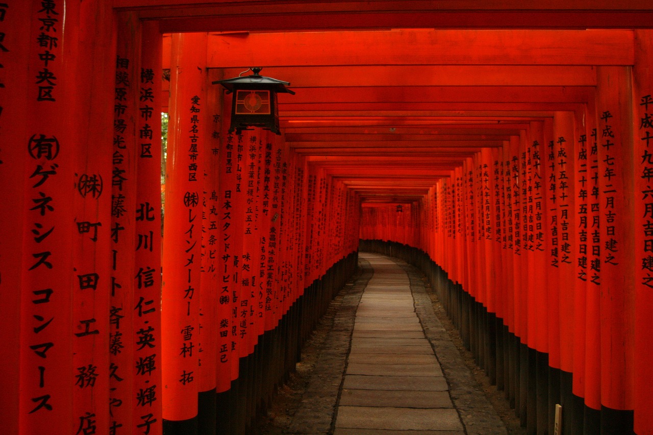 在靖国神社涂鸦的男子被日本公审，一场关于历史、法律与自由的深刻反思